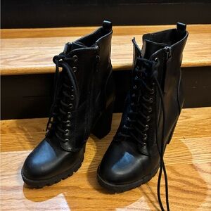 Soda Black Lace-Up Boots